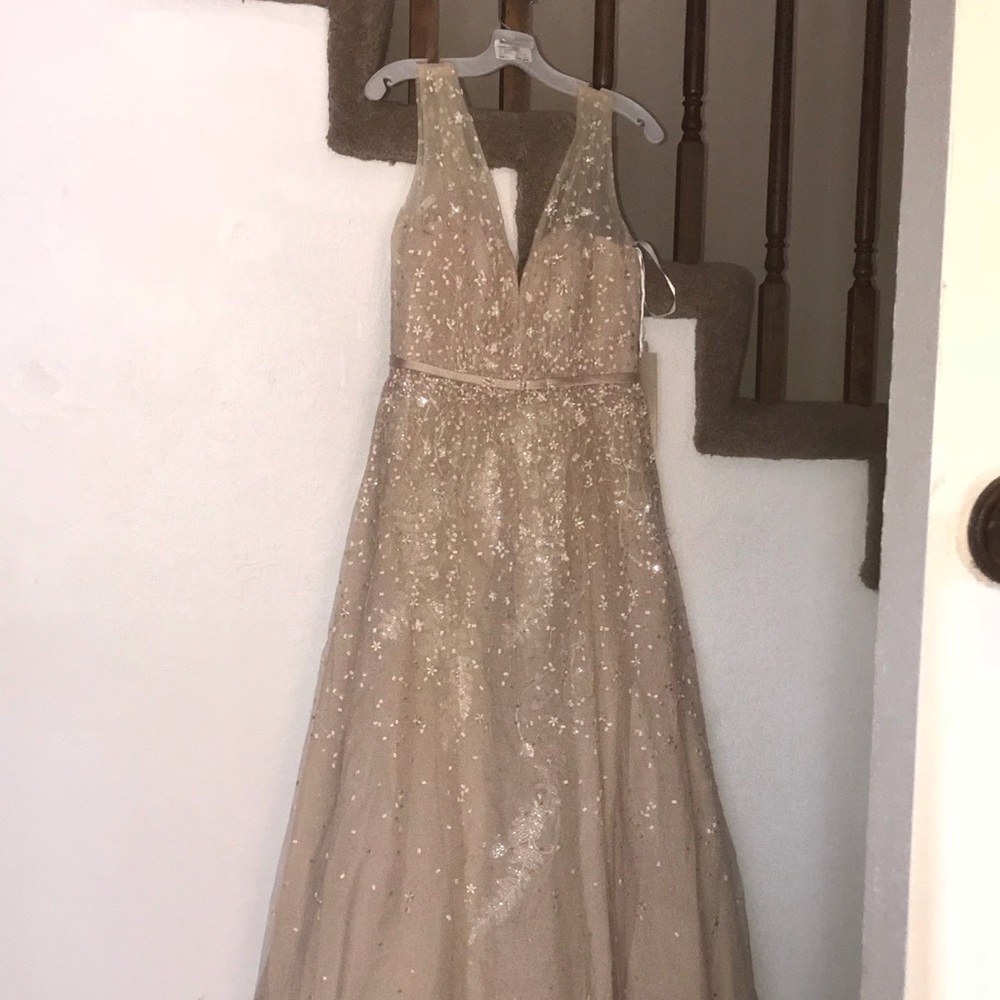 Wedding Dress - Picture 4 of 8